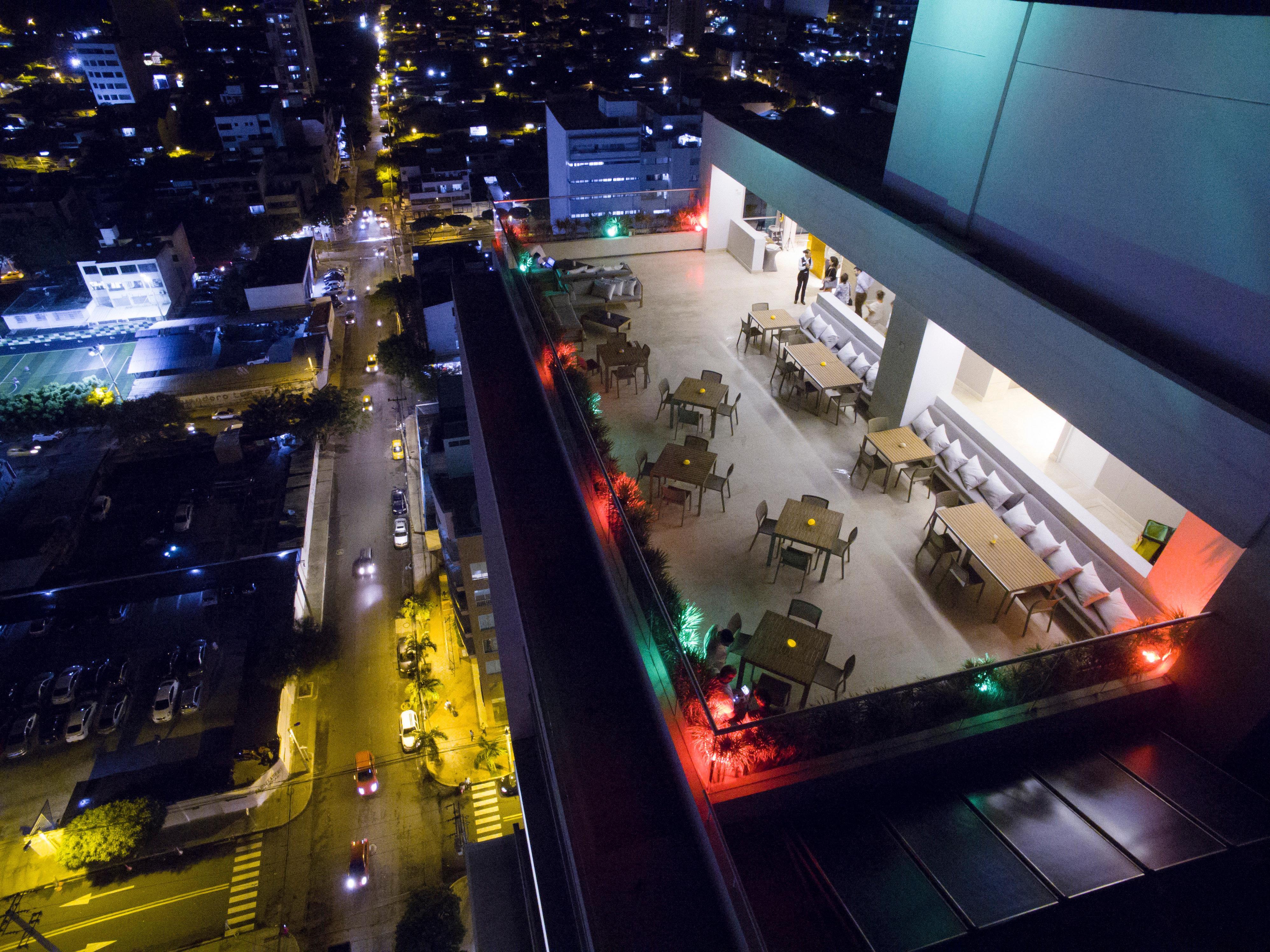 Holiday Inn Cucuta By Ihg Exterior foto Sky bar at the hotel