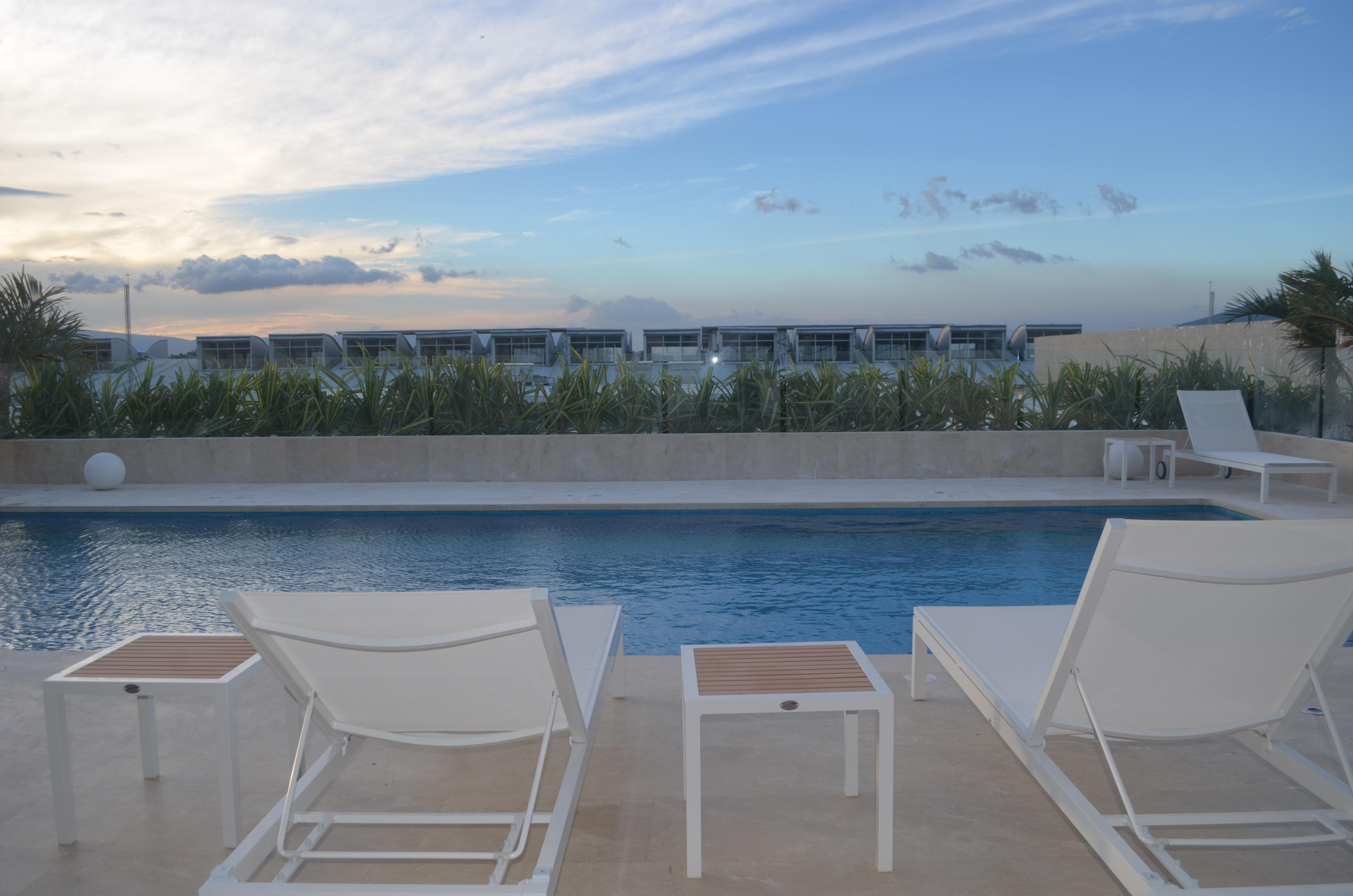 Holiday Inn Cucuta By Ihg Exterior foto Rooftop pool at the Hotel