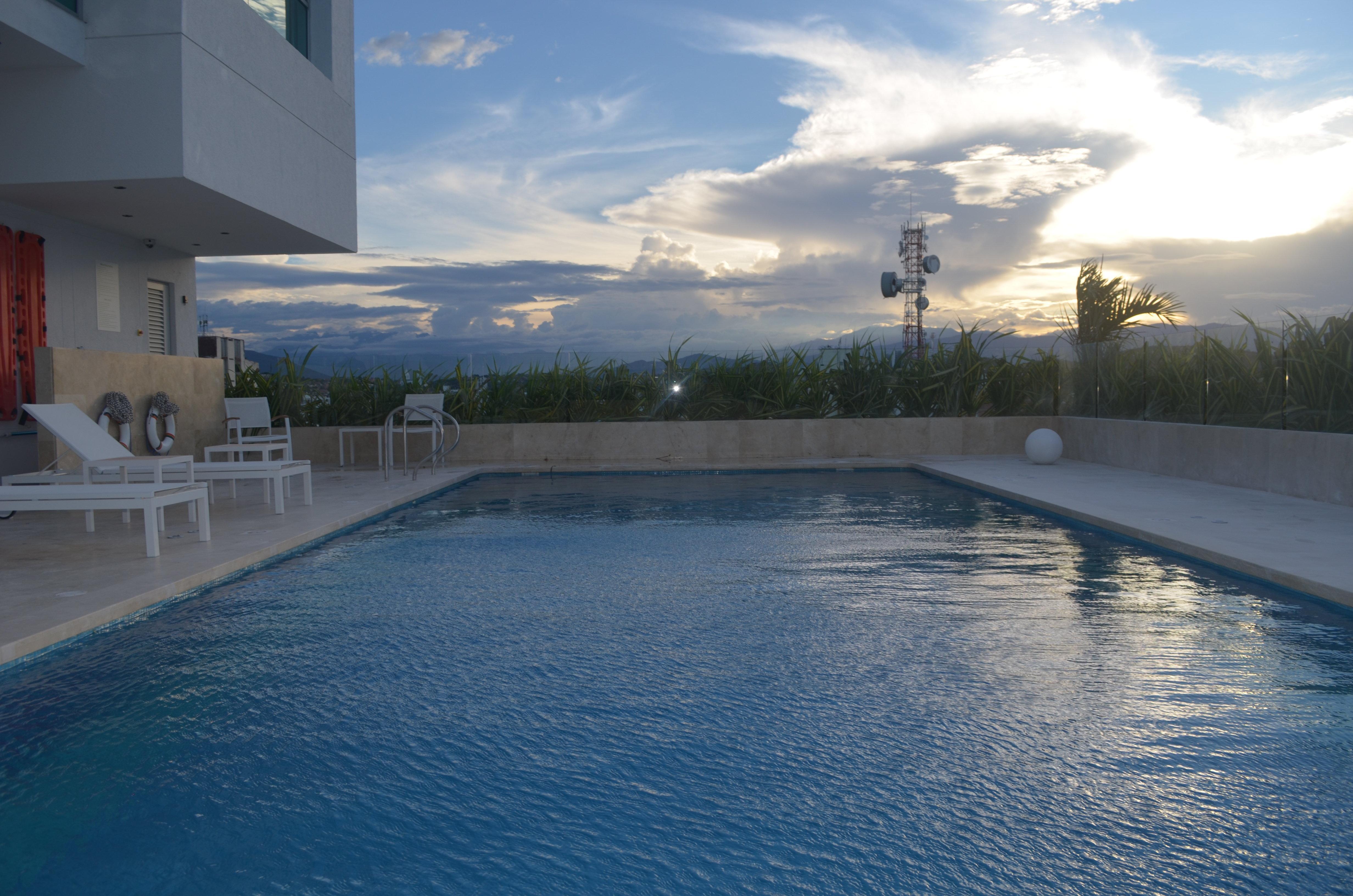 Holiday Inn Cucuta By Ihg Exterior foto Swimming pool at the hotel