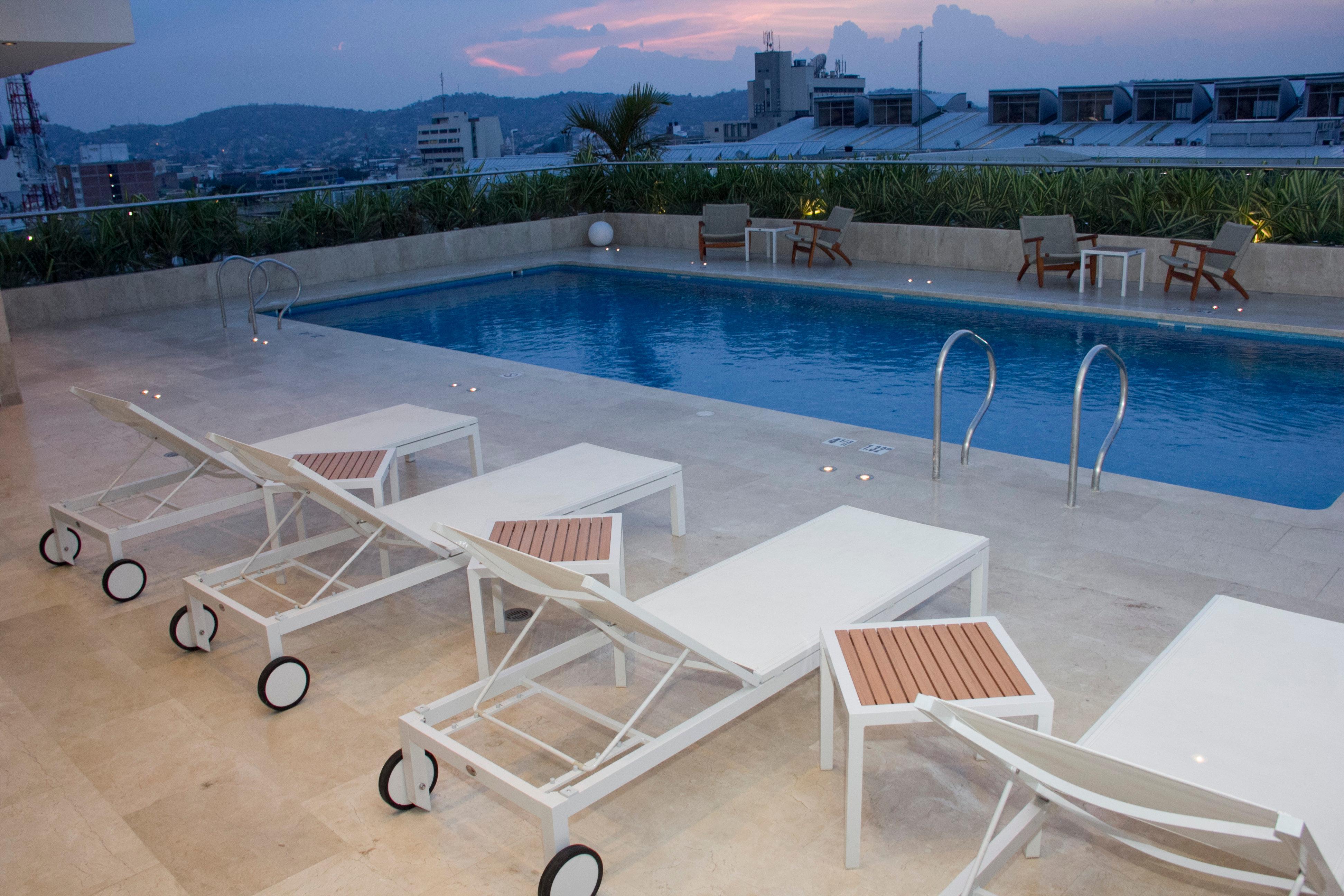 Holiday Inn Cucuta By Ihg Exterior foto Rooftop pool