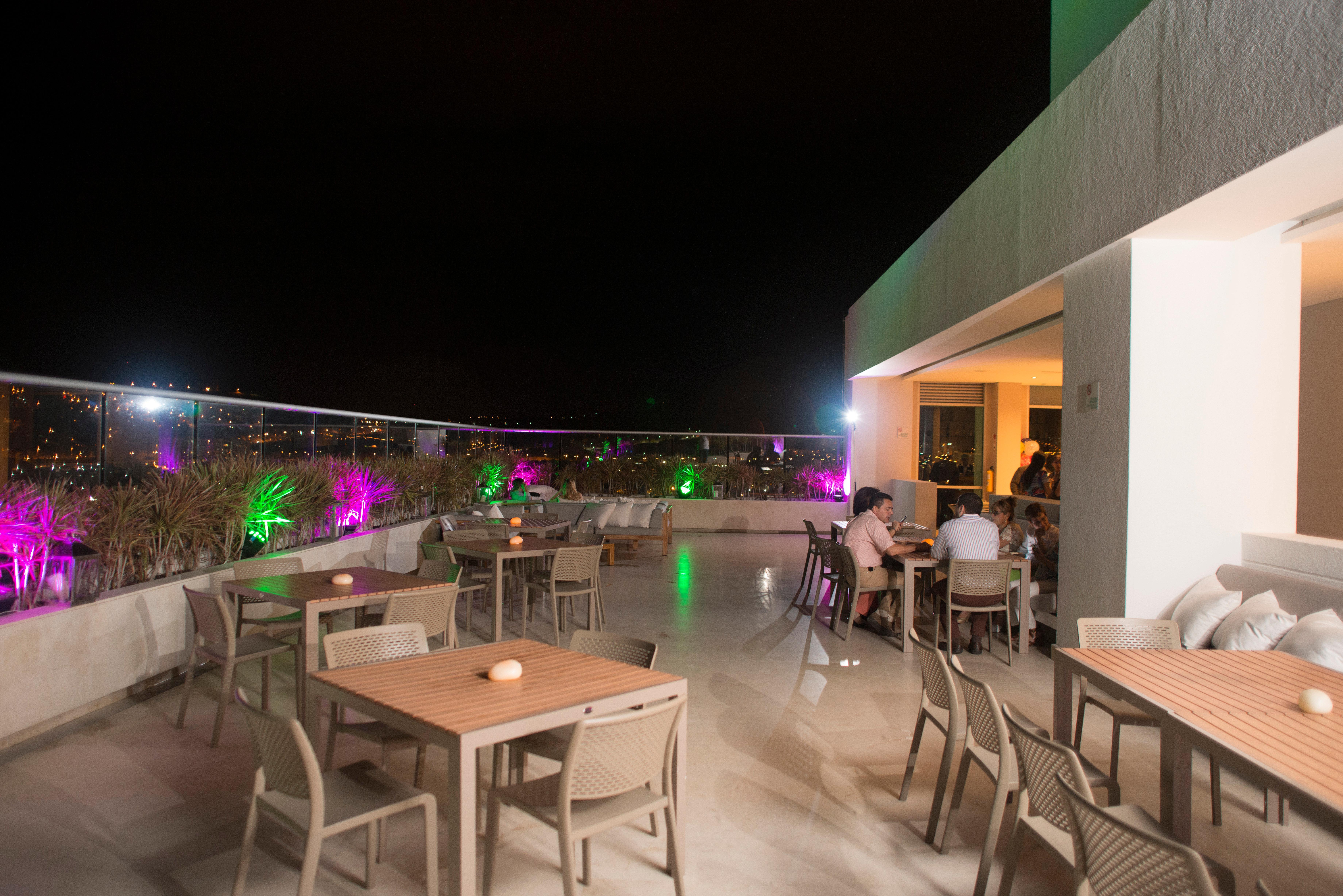 Holiday Inn Cucuta By Ihg Exterior foto Sky Bar