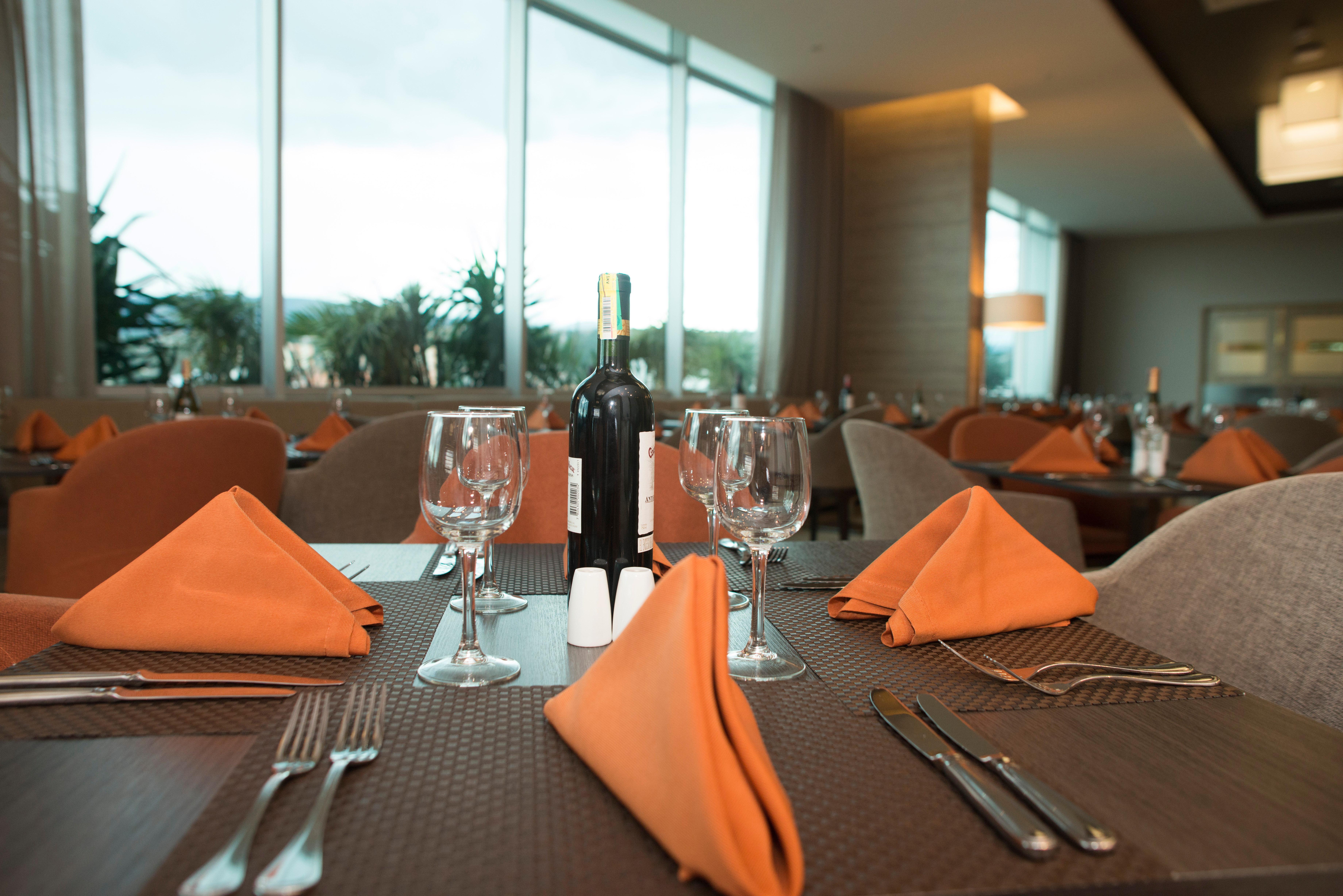 Holiday Inn Cucuta By Ihg Exterior foto A table set for fine dining