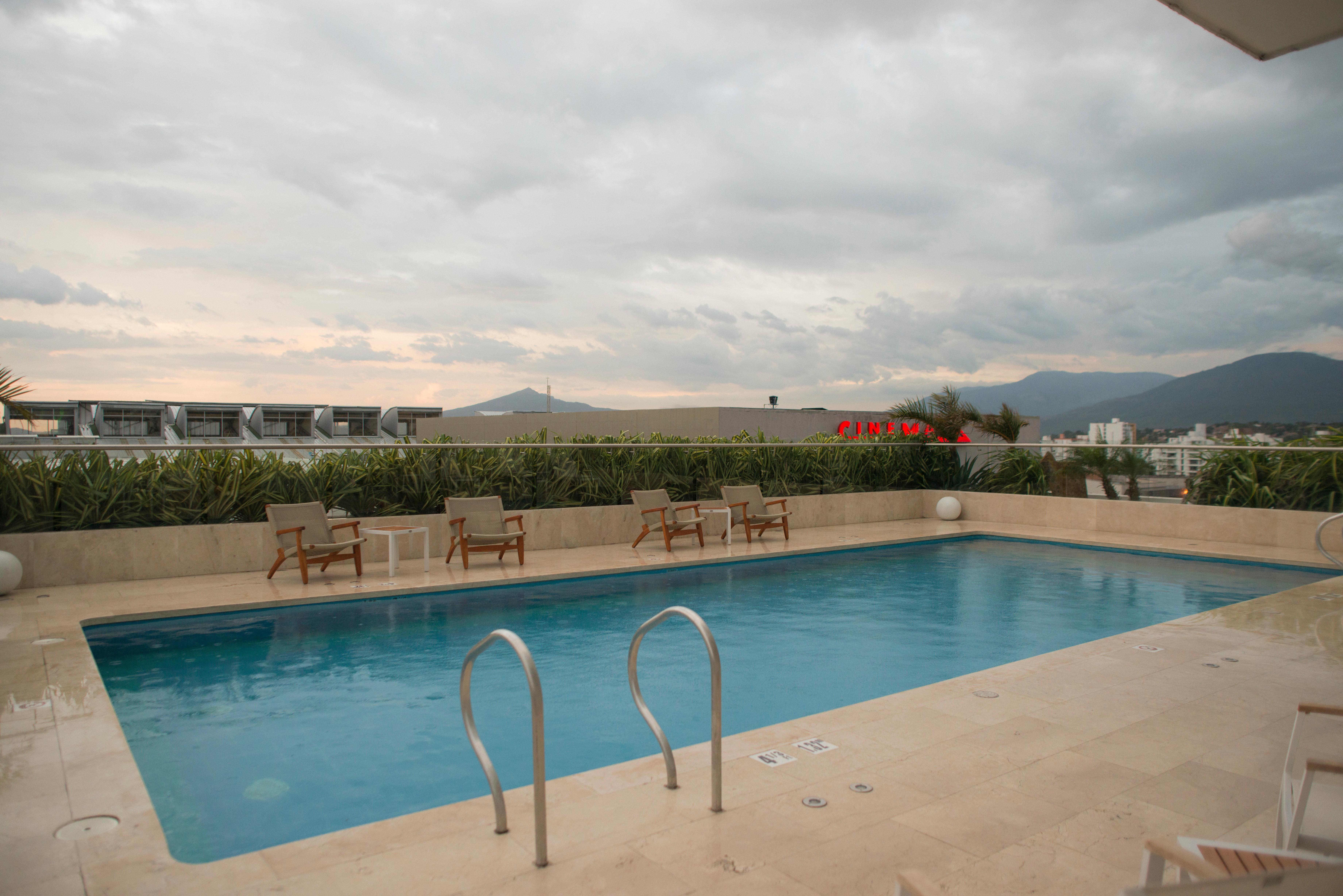 Holiday Inn Cucuta By Ihg Exterior foto A rooftop pool in Athens, Greece