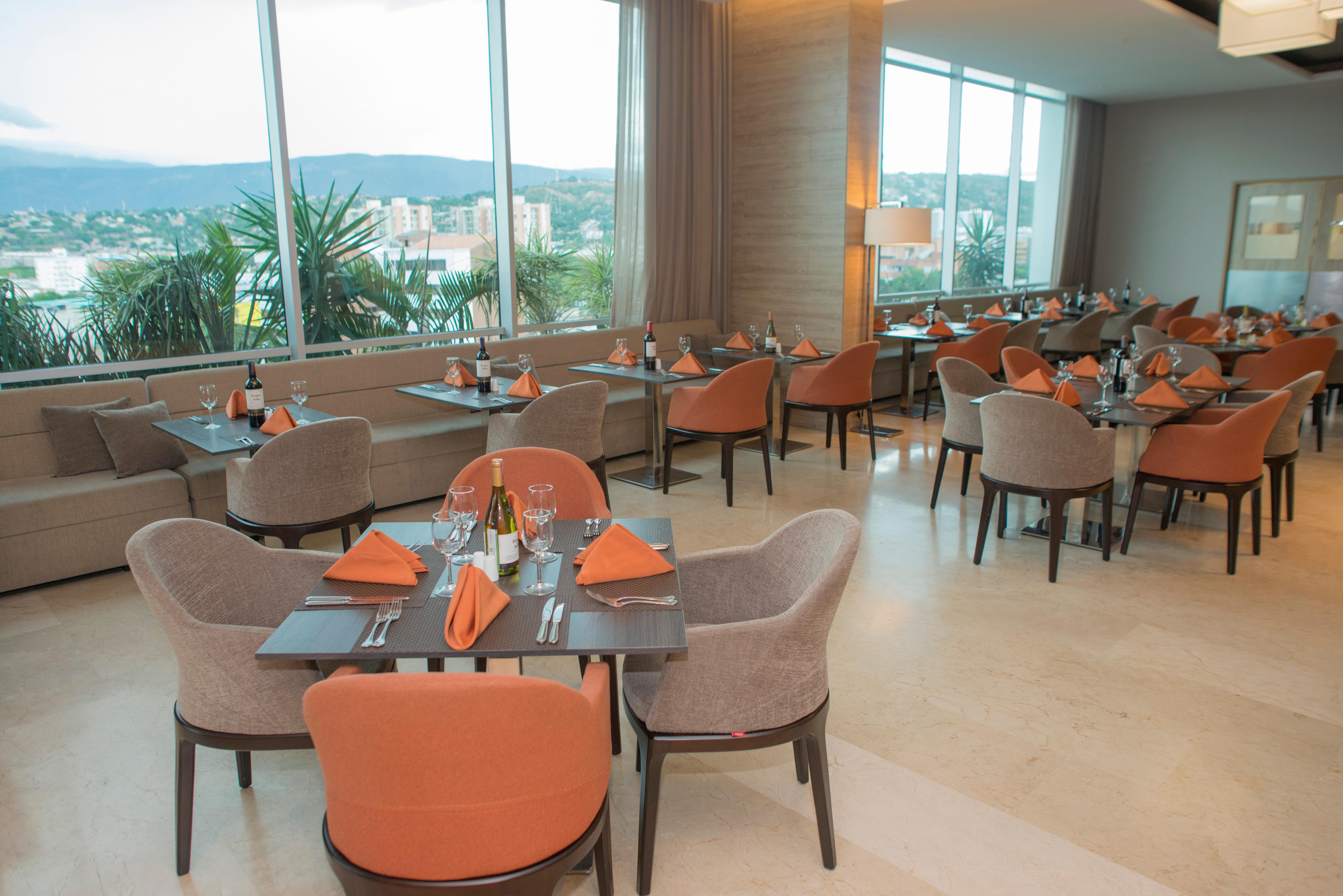 Holiday Inn Cucuta By Ihg Exterior foto The restaurant