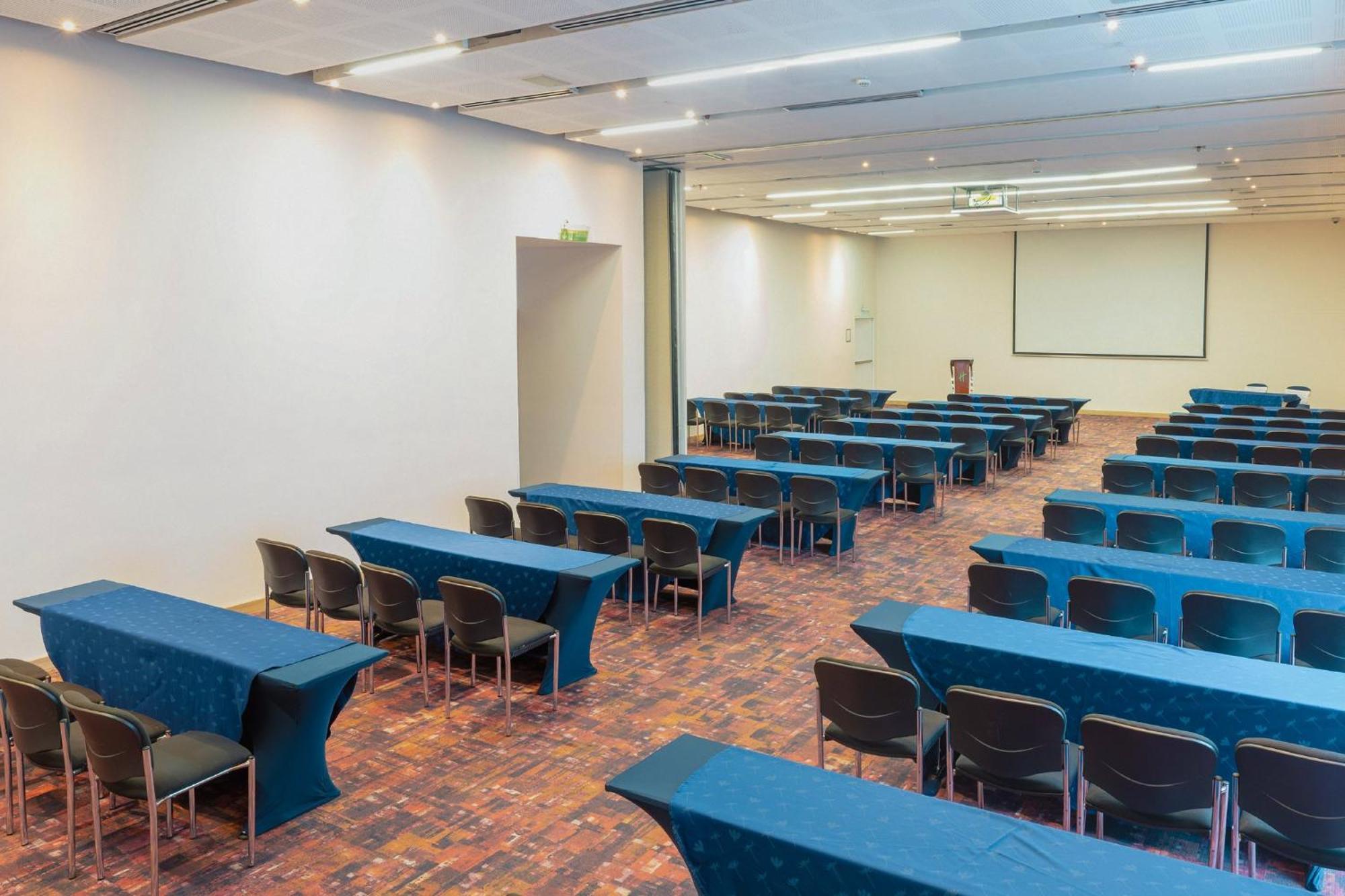 Holiday Inn Cucuta By Ihg Exterior foto The conference room