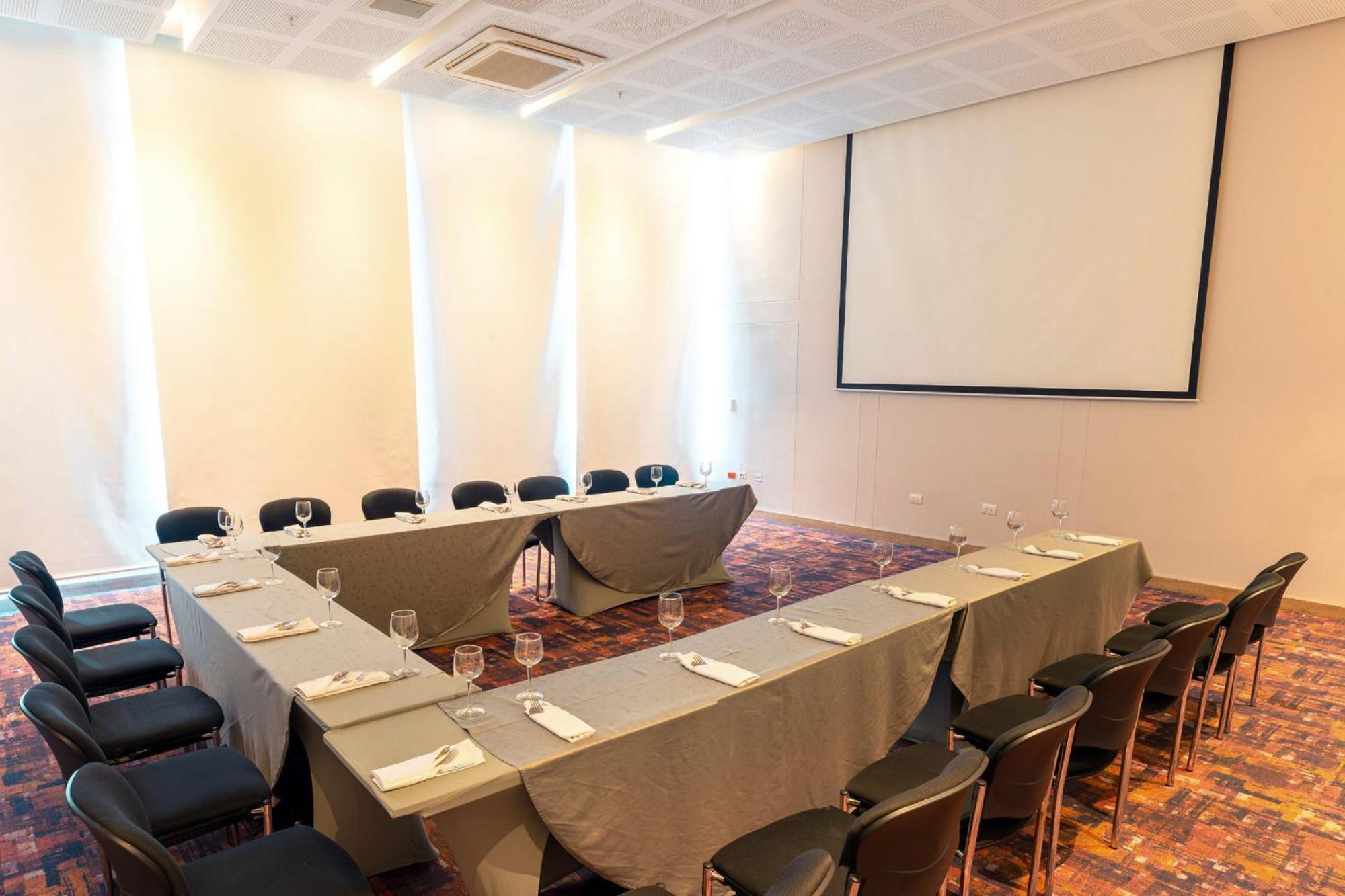 Holiday Inn Cucuta By Ihg Exterior foto Meeting room