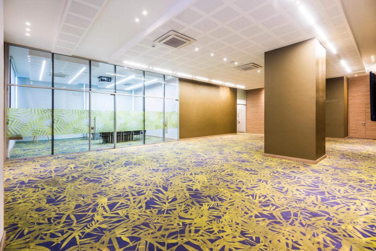 Holiday Inn Cucuta By Ihg Exterior foto Carpet flooring