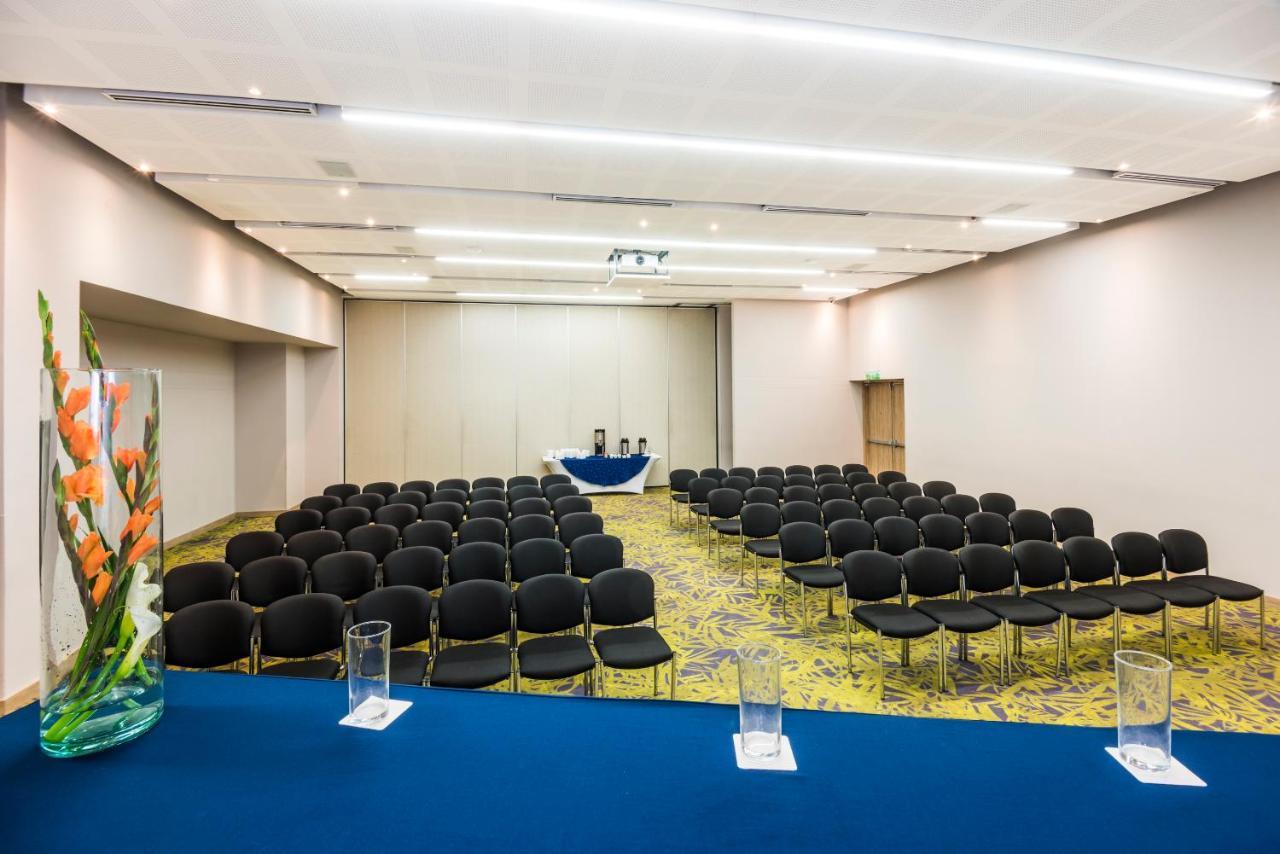 Holiday Inn Cucuta By Ihg Exterior foto Meeting room