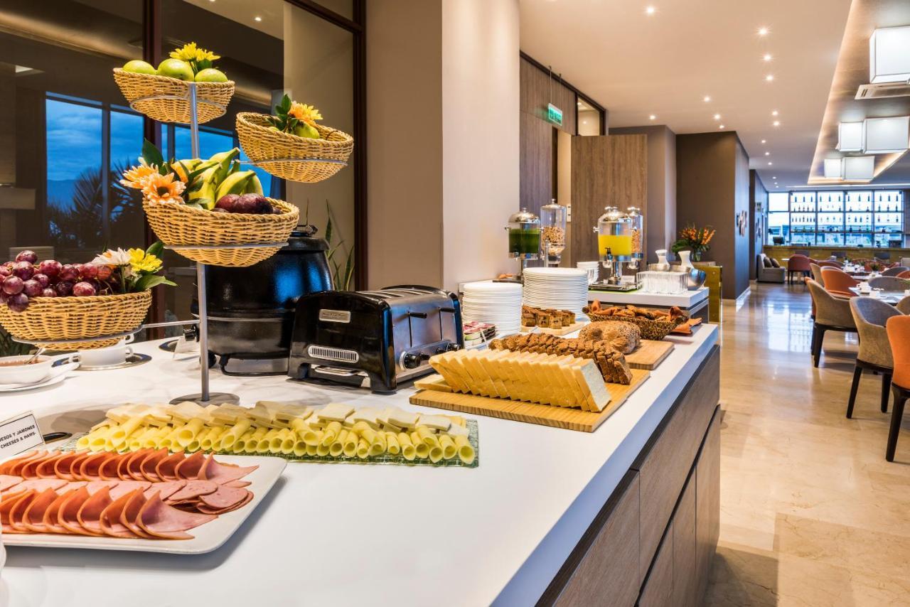 Holiday Inn Cucuta By Ihg Exterior foto The lounge at the airport